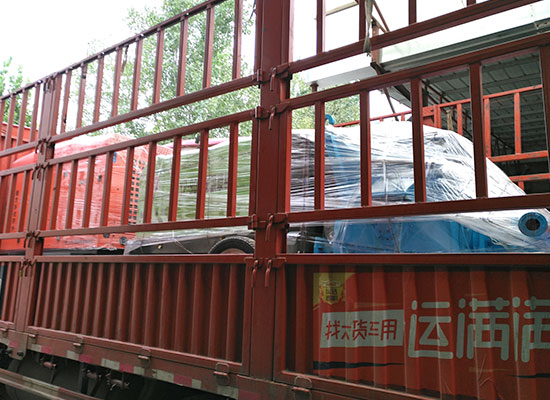 GYP-90液壓混凝土濕噴機(jī)、空壓機(jī)發(fā)貨現(xiàn)場